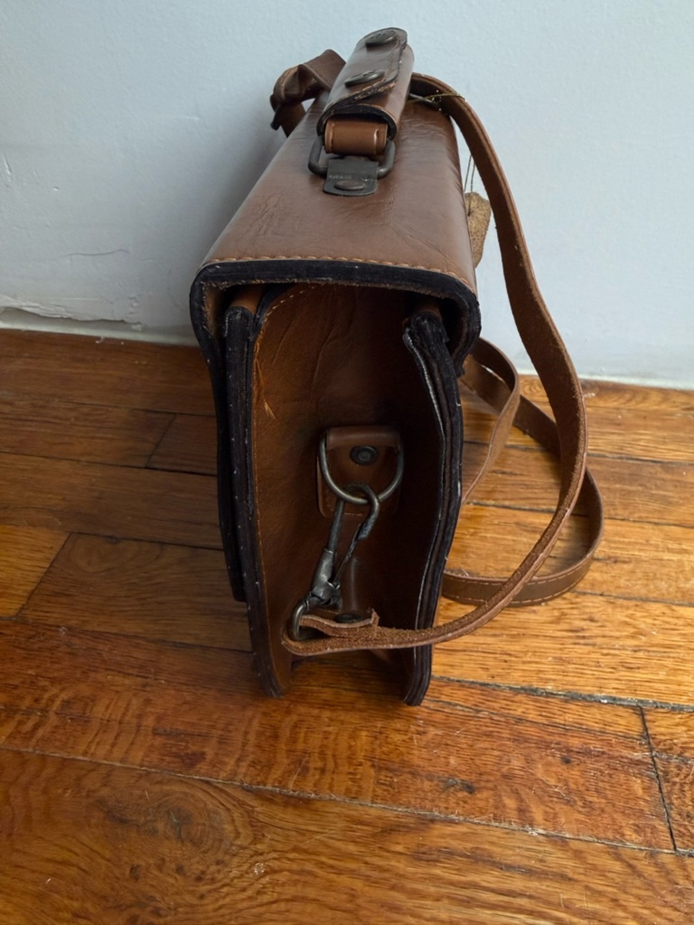 Vintage British Leather Satchel Cognac Brown Crossbody Messenger Bag Equestrian - Picture 3 of 7